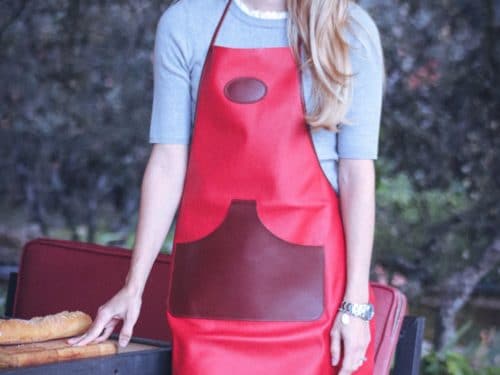 Apron with front pocket